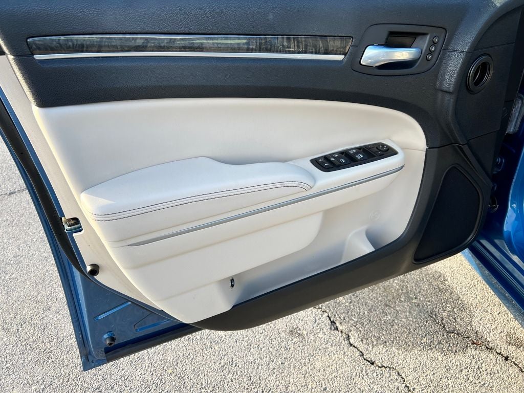 2022 Chrysler 300 Touring L